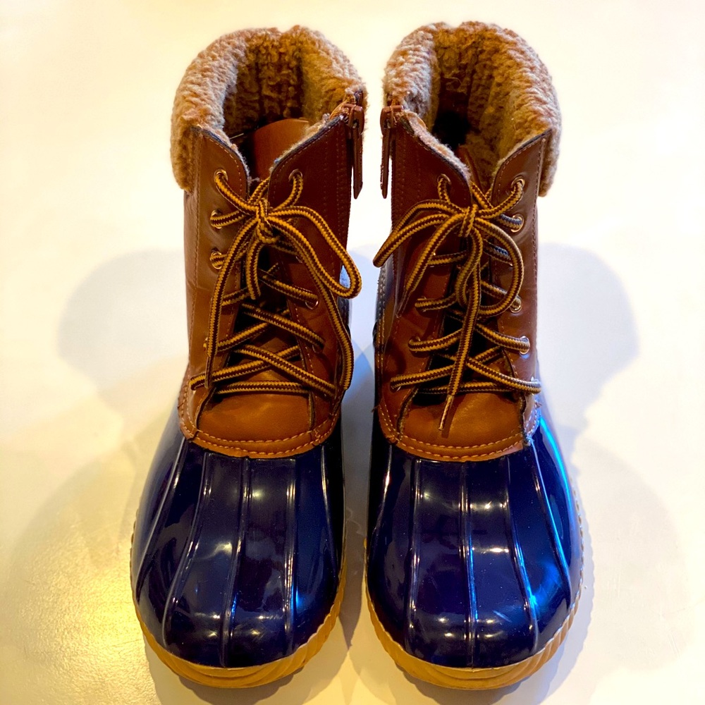 GUC SZ 7 NAVY BLUE/BROWN WATERPROOF WINTER BOOTS
